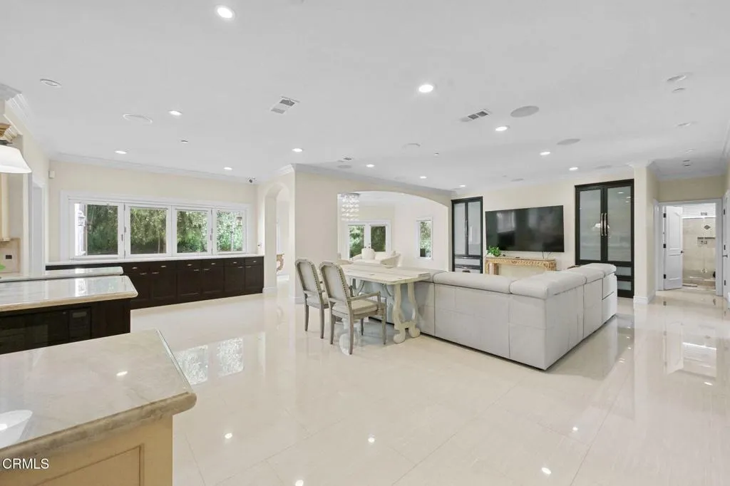 Kitchen to family Room