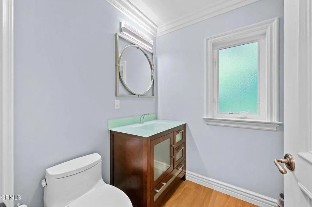 Half Bath off Entertaining