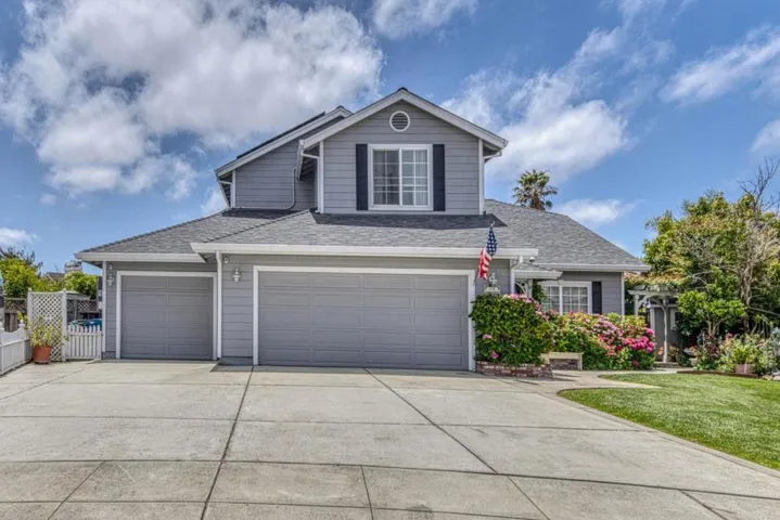 11 Newington Circle, Salinas, California 93906