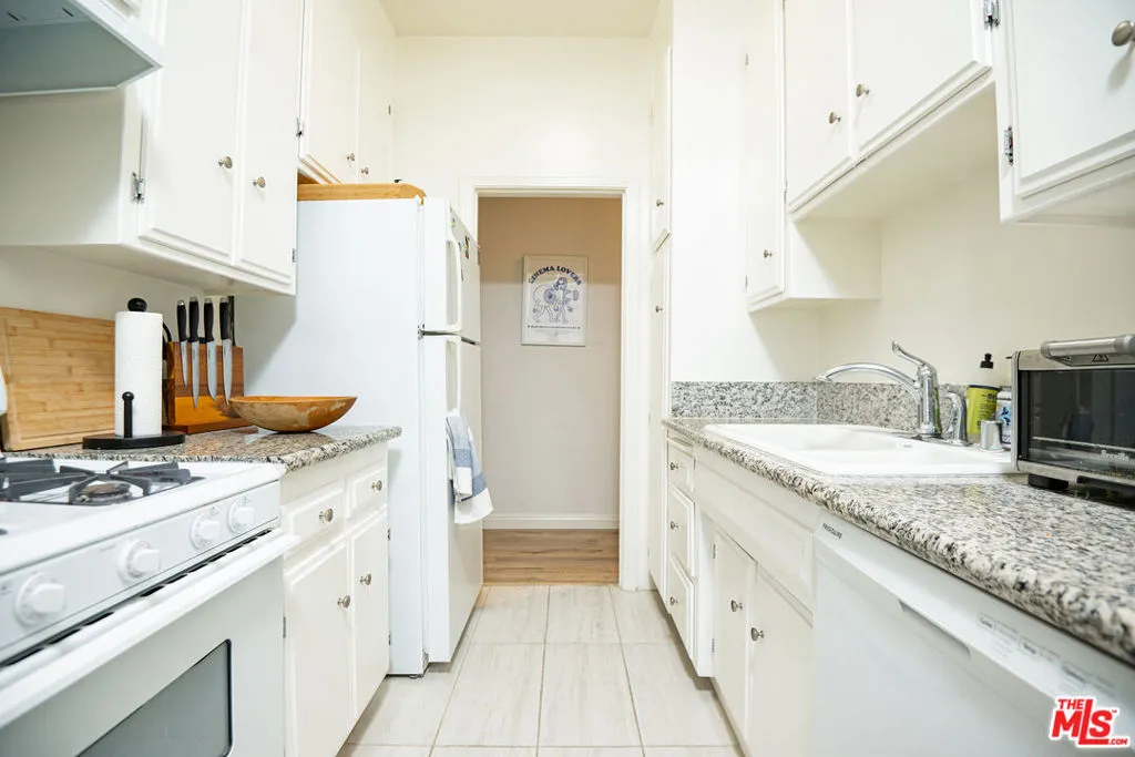 335 N Palm_Kitchen