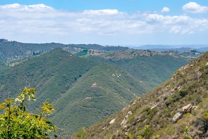 1 Los Gatos Road, Temecula, California 92590