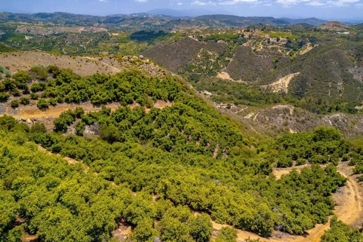 1 Los Gatos Road, Temecula, California 92590
