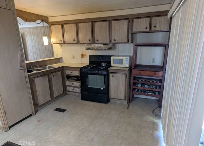 5711 Columbia Way 222, Lancaster, California 93536