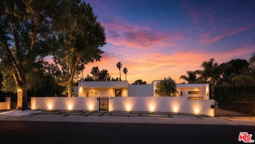 20141 Wells Drive, Woodland Hills, California 91364