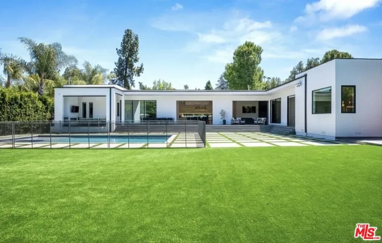 20141 Wells Drive, Woodland Hills, California 91364
