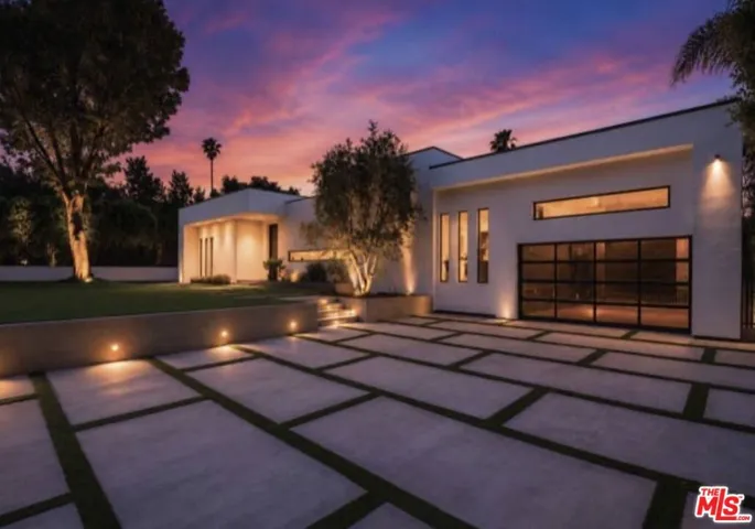 20141 Wells Drive, Woodland Hills, California 91364