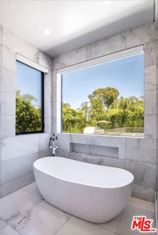 20141 Wells Drive, Woodland Hills, California 91364