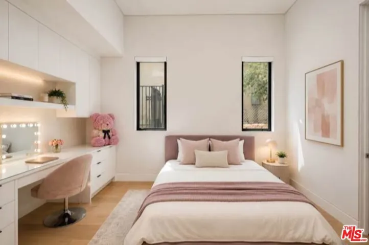 20141 Wells Drive, Woodland Hills, California 91364