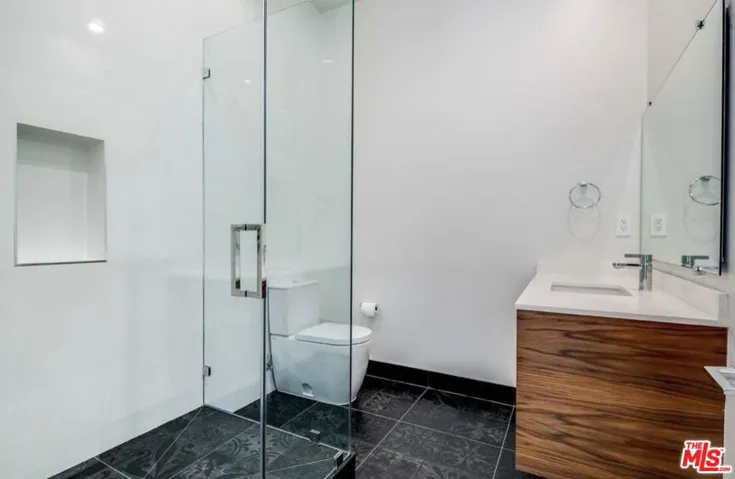 20141 Wells Drive, Woodland Hills, California 91364