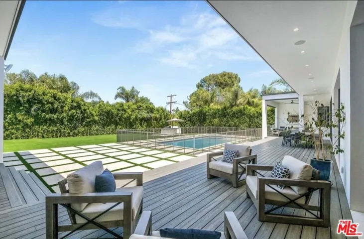 20141 Wells Drive, Woodland Hills, California 91364