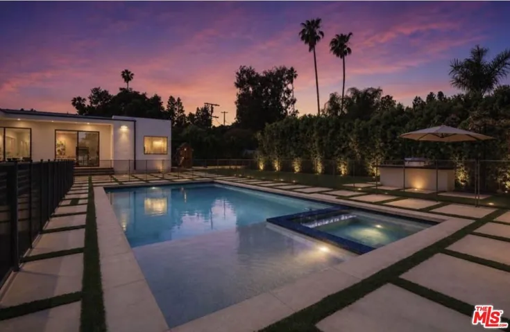 20141 Wells Drive, Woodland Hills, California 91364
