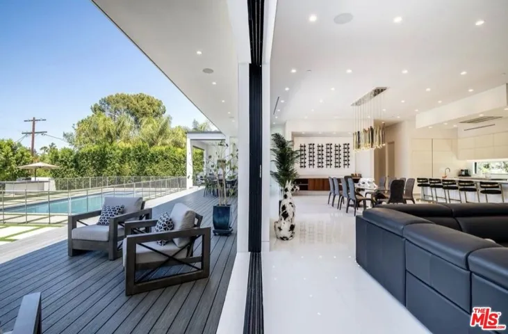 20141 Wells Drive, Woodland Hills, California 91364