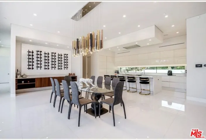 20141 Wells Drive, Woodland Hills, California 91364