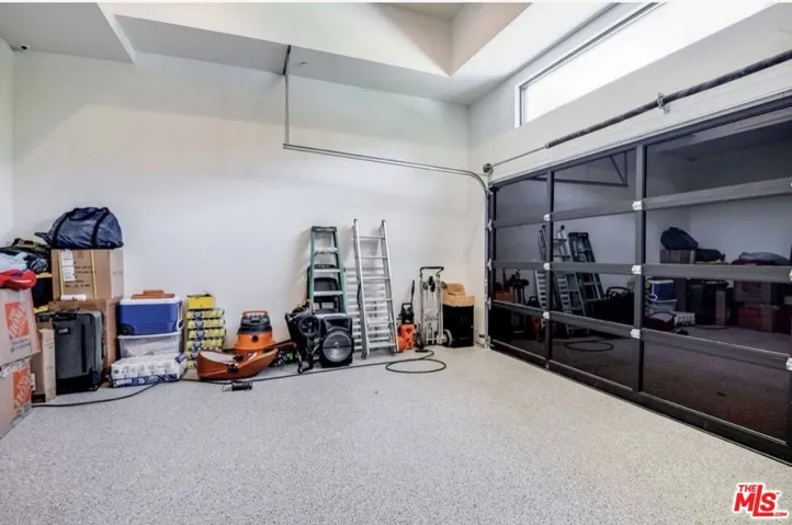 20141 Wells Drive, Woodland Hills, California 91364