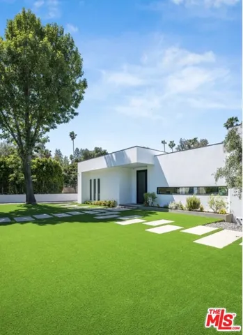 20141 Wells Drive, Woodland Hills, California 91364