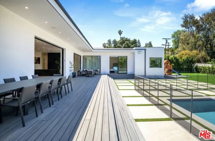 20141 Wells Drive, Woodland Hills, California 91364