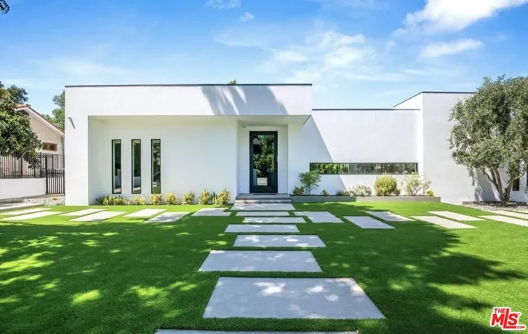 20141 Wells Drive, Woodland Hills, California 91364