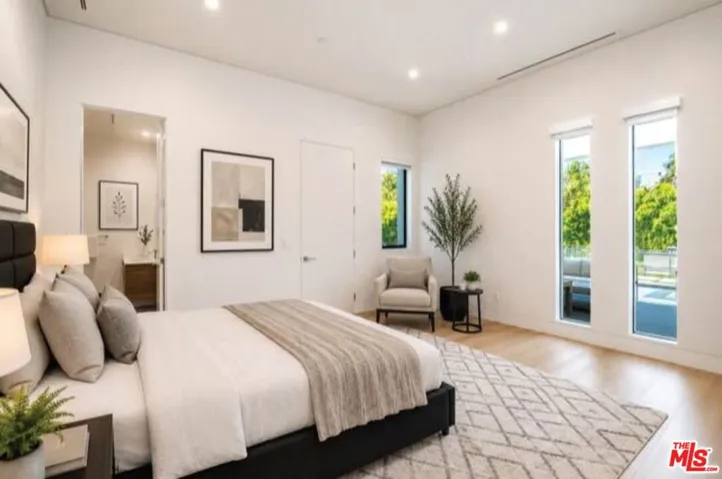 20141 Wells Drive, Woodland Hills, California 91364