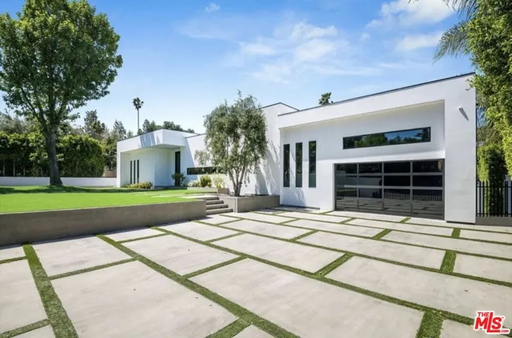 20141 Wells Drive, Woodland Hills, California 91364