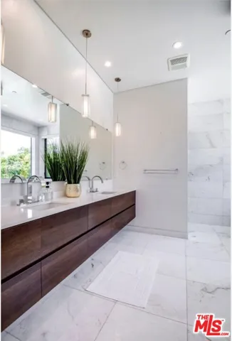 20141 Wells Drive, Woodland Hills, California 91364
