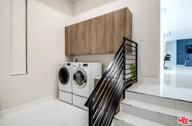 20141 Wells Drive, Woodland Hills, California 91364