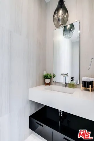20141 Wells Drive, Woodland Hills, California 91364
