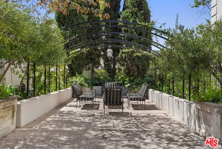 308 N Sycamore 102, Los Angeles, California 90036
