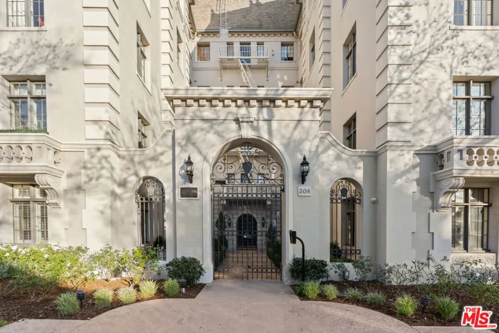 308 N Sycamore 102, Los Angeles, California 90036