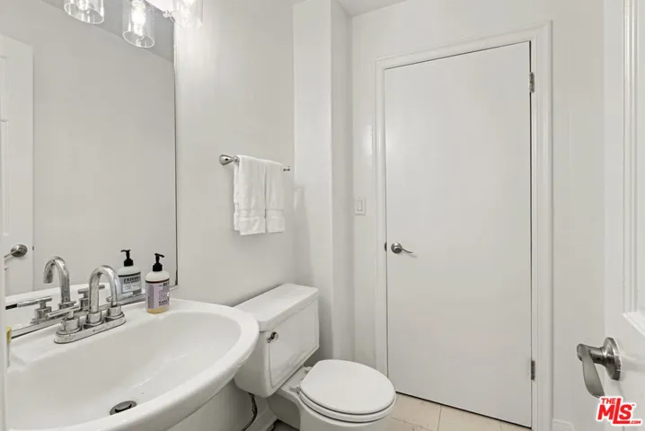 308 N Sycamore 102, Los Angeles, California 90036