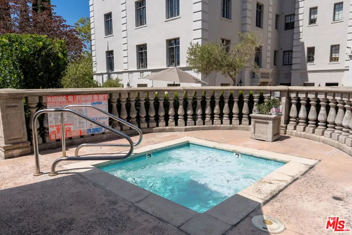 308 N Sycamore 102, Los Angeles, California 90036