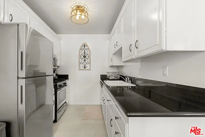 308 N Sycamore 102, Los Angeles, California 90036