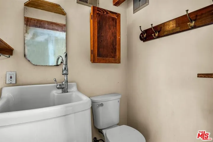 8630 Skyline Drive, Los Angeles, California 90046