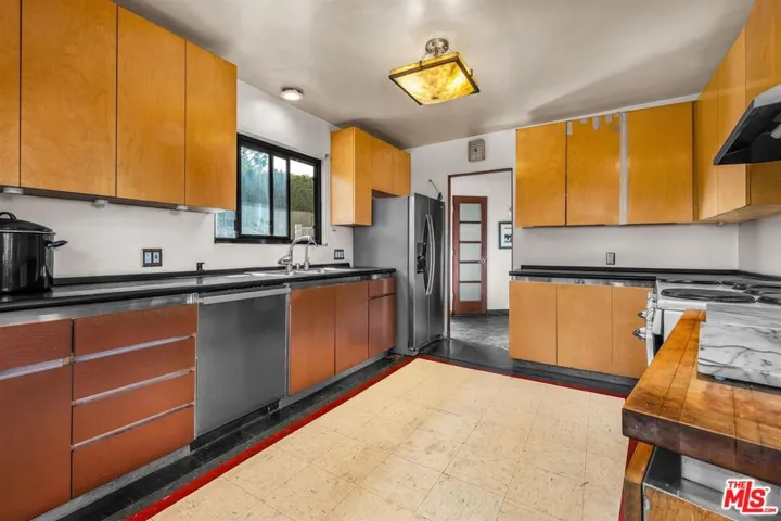 8630 Skyline Drive, Los Angeles, California 90046