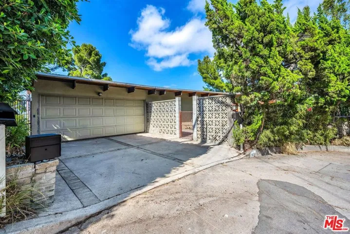 8630 Skyline Drive, Los Angeles, California 90046