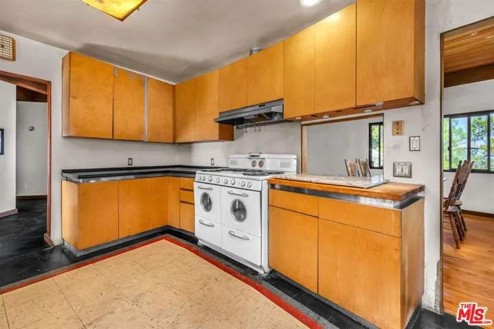 8630 Skyline Drive, Los Angeles, California 90046