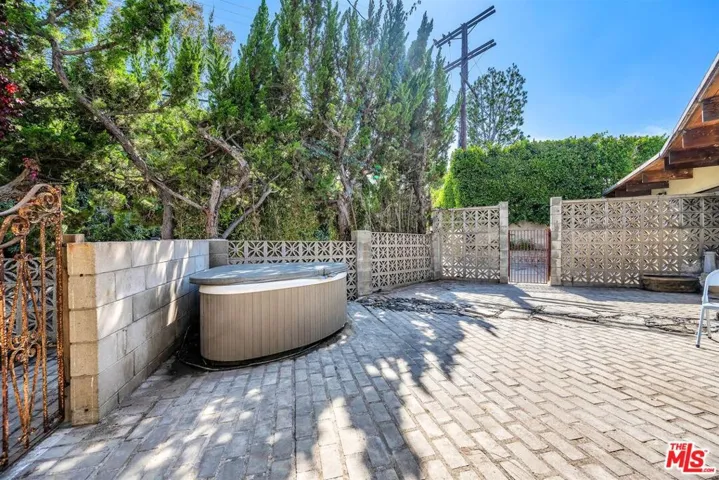 8630 Skyline Drive, Los Angeles, California 90046