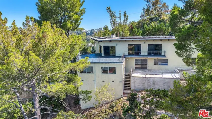 8630 Skyline Drive, Los Angeles, California 90046