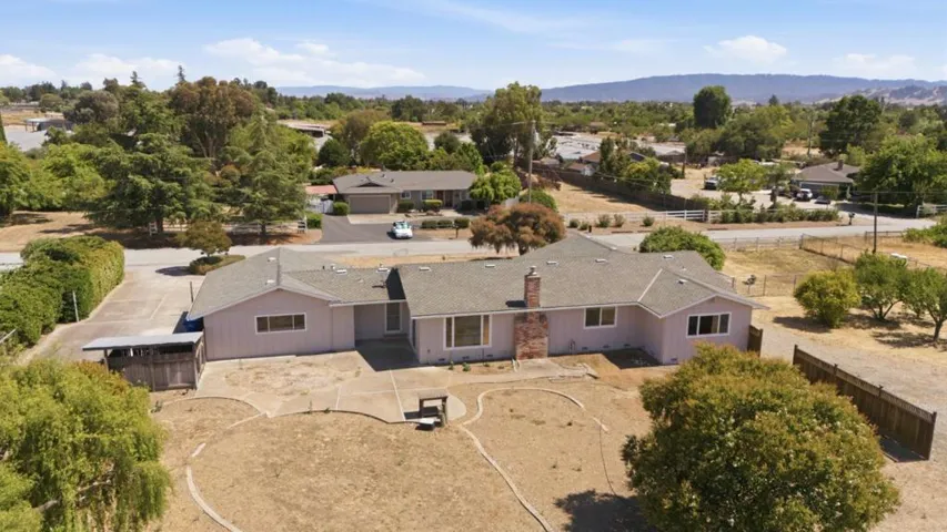1135 Manning Court, San Martin, California 95046