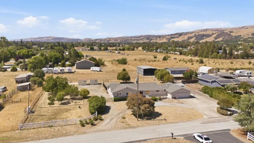 1135 Manning Court, San Martin, California 95046