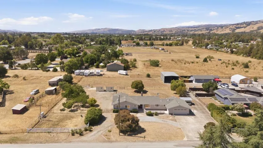 1135 Manning Court, San Martin, California 95046