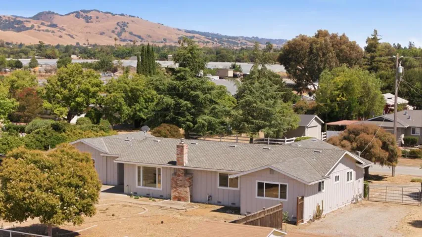 1135 Manning Court, San Martin, California 95046