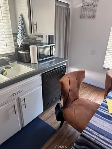 view of sink/dishwasher