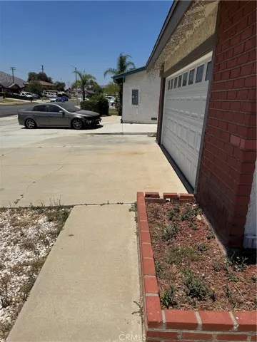 Walk way to front