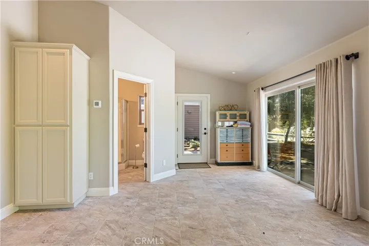 Studio/pool cabana room