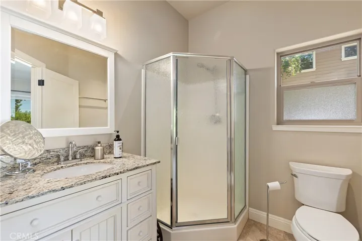 Studio/pool cabana room