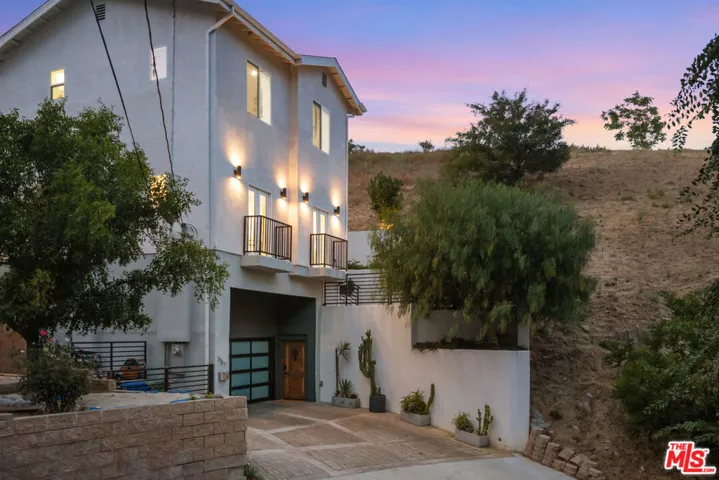 3787 Glenalbyn Drive, Los Angeles, California 90065