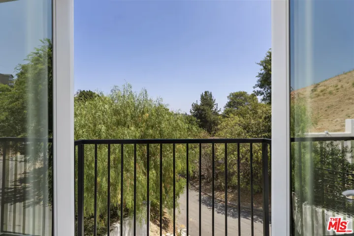 3787 Glenalbyn Drive, Los Angeles, California 90065