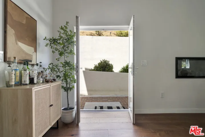 3787 Glenalbyn Drive, Los Angeles, California 90065