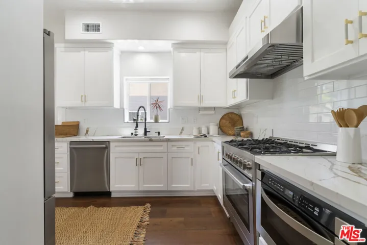 3787 Glenalbyn Drive, Los Angeles, California 90065