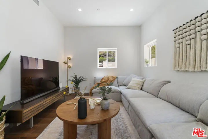 3787 Glenalbyn Drive, Los Angeles, California 90065